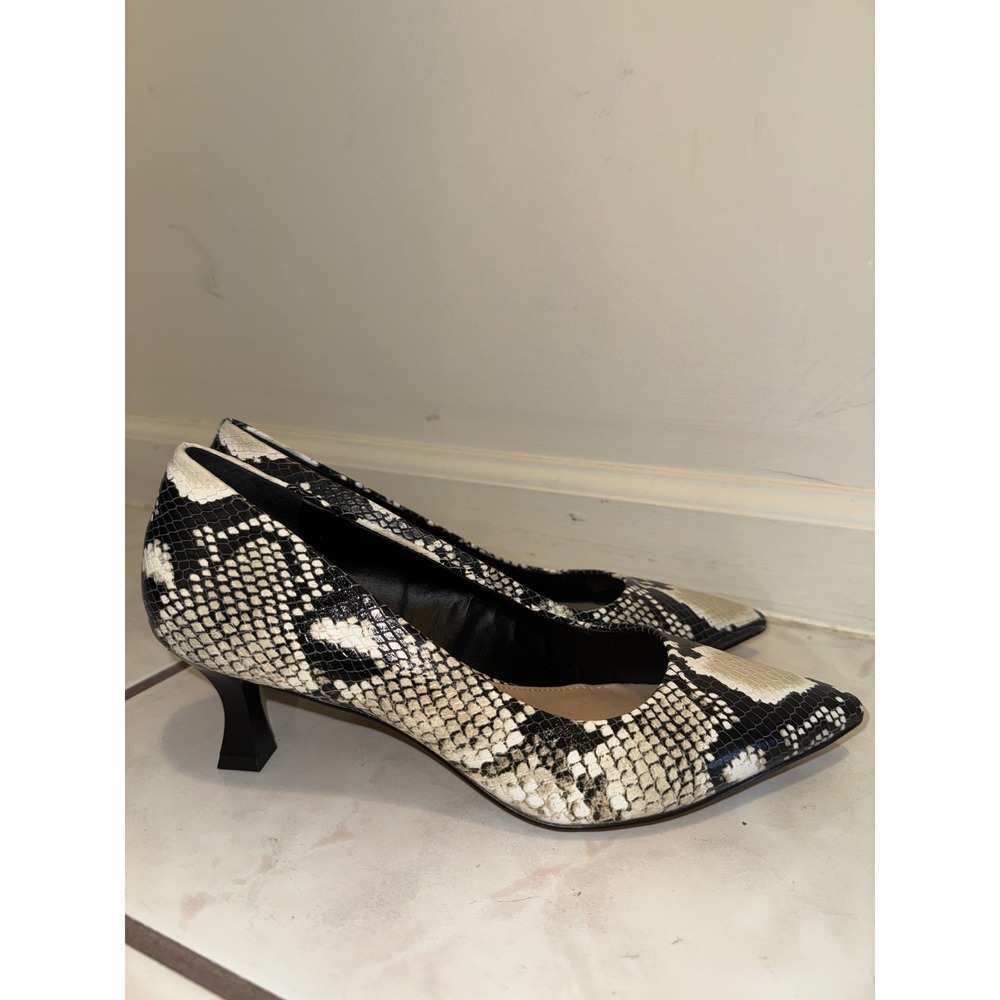 NEW Gianni Bini Snakeskin Pumps Women 7M Black Cream Kitten Heel‎ Pointed Toe - Picture 2 of 7